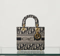 Dior D design